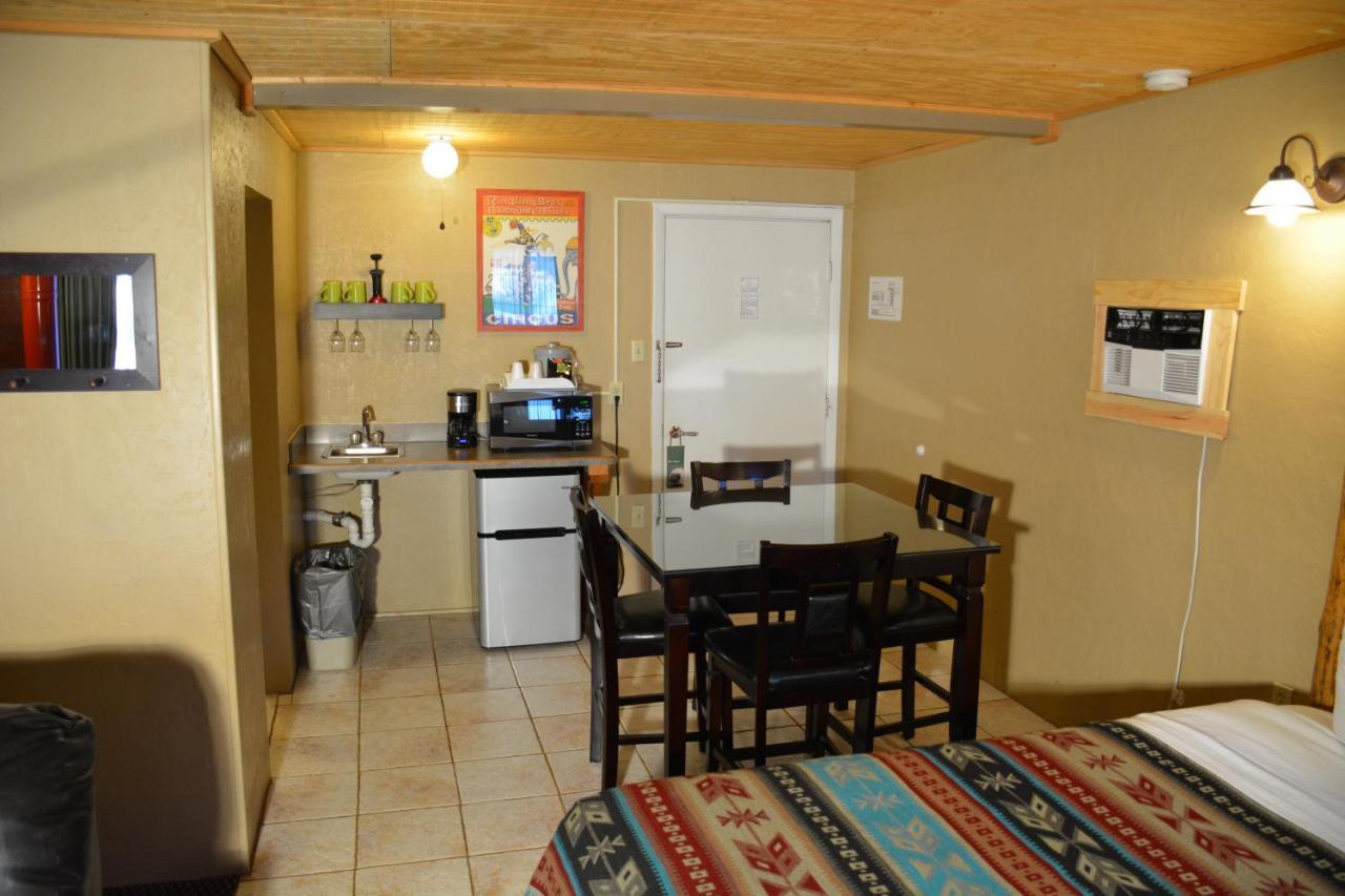 Sitzmark Chalet Inn Ruidoso Bagian luar foto