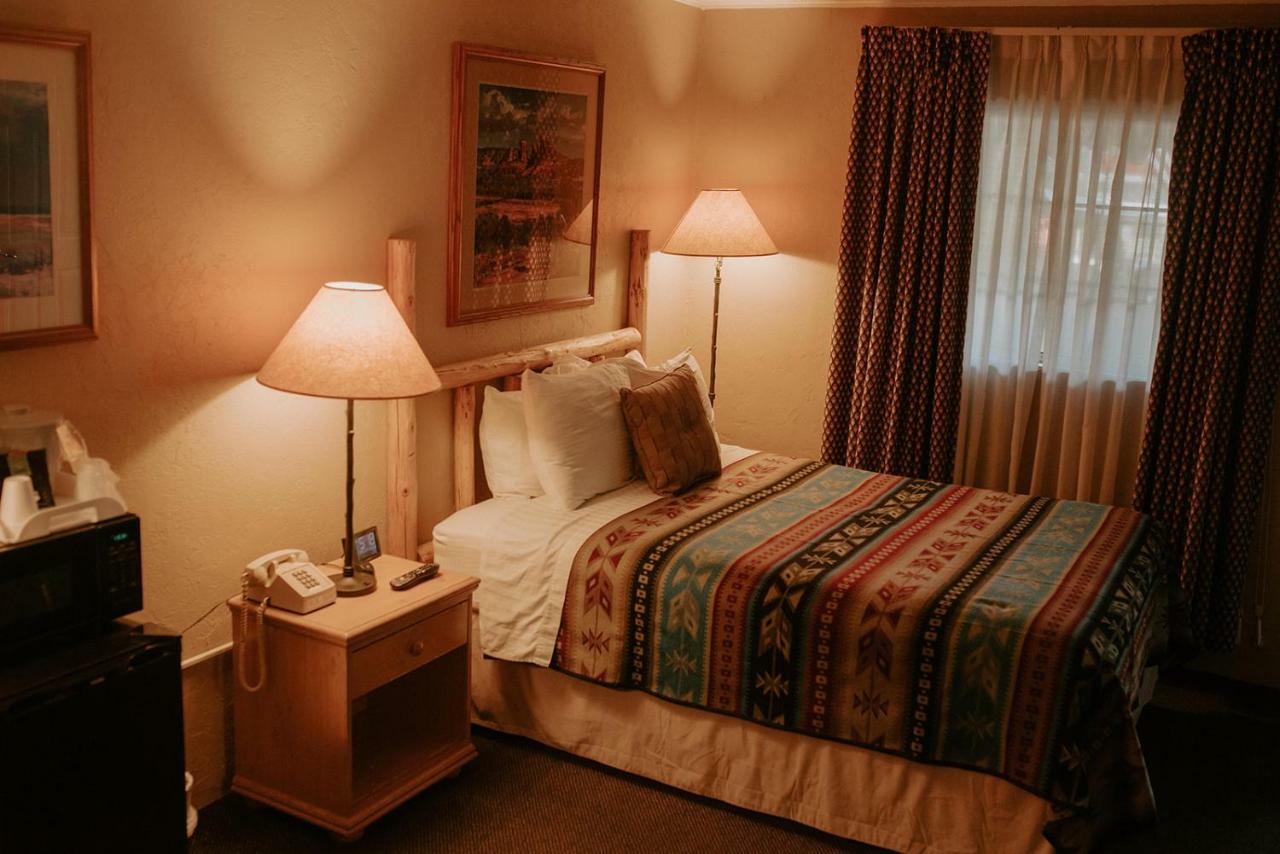 Sitzmark Chalet Inn Ruidoso Bagian luar foto